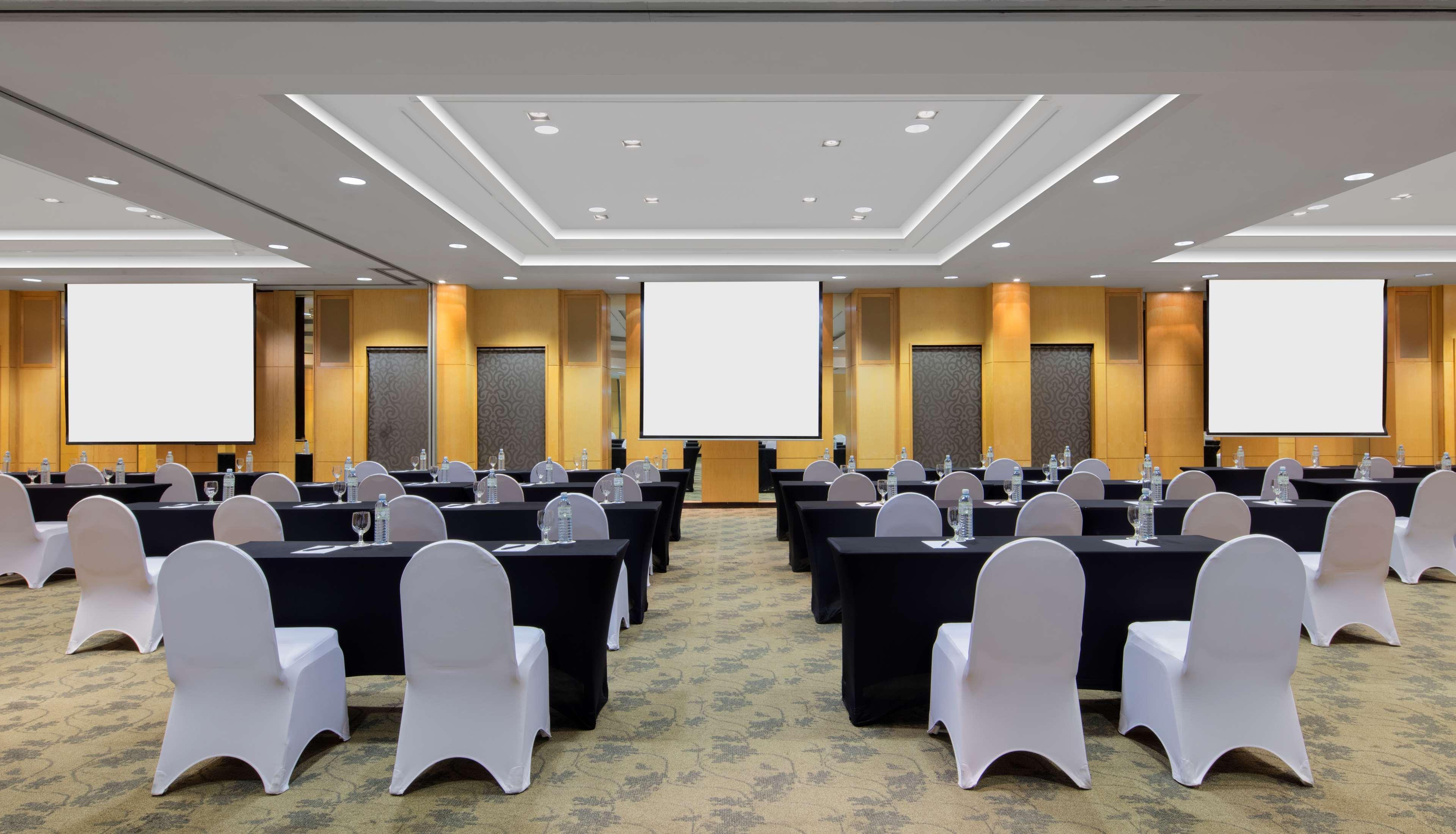 Radisson Hotel Brunei Darussalam Bandar Seri Begawan Exterior foto