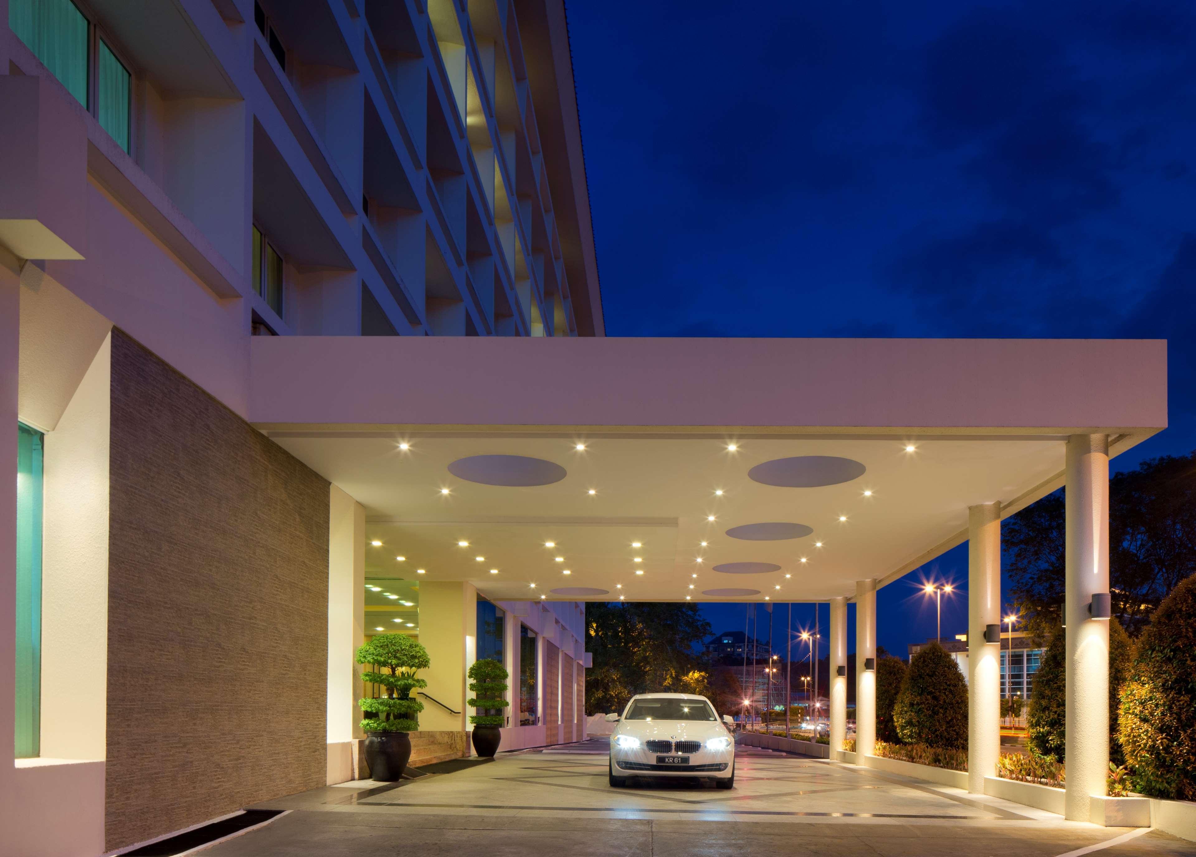 Radisson Hotel Brunei Darussalam Bandar Seri Begawan Exterior foto