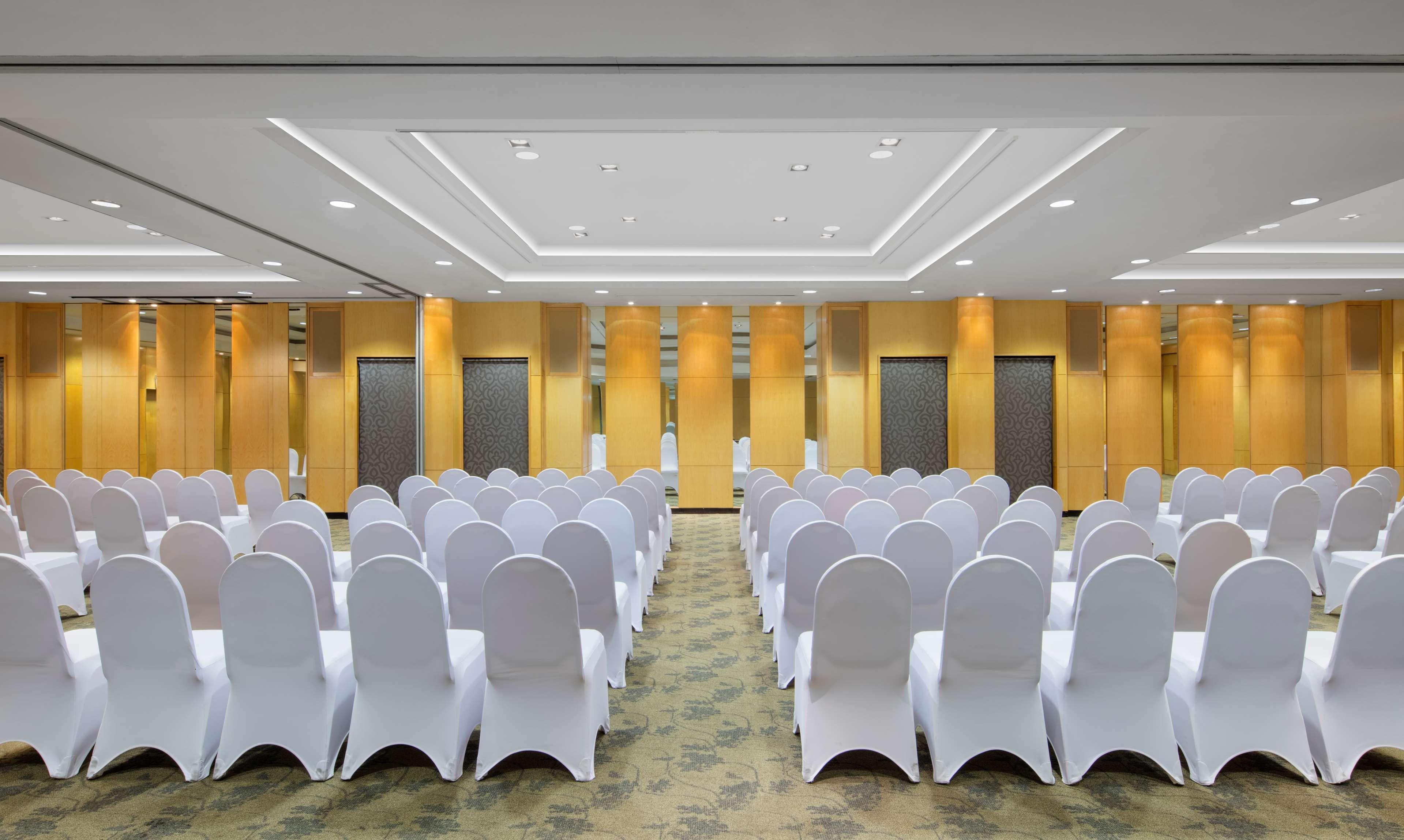 Radisson Hotel Brunei Darussalam Bandar Seri Begawan Exterior foto
