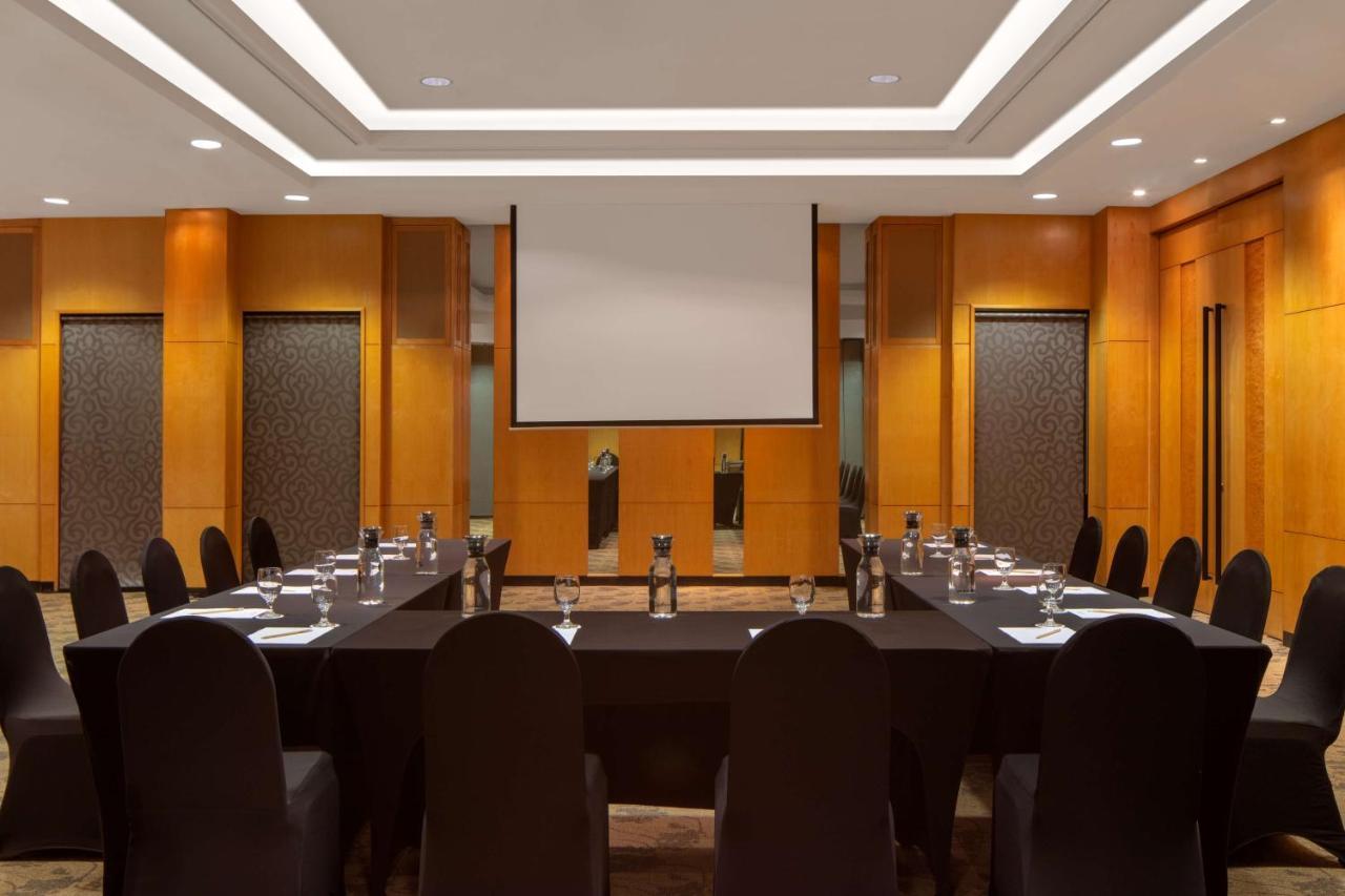 Radisson Hotel Brunei Darussalam Bandar Seri Begawan Exterior foto